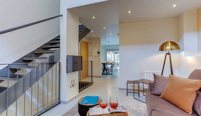 Sweett | Callao I - Three Bedroom Apartment, Sleeps 7 in Barcelona