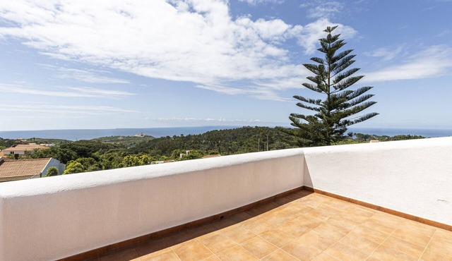 The Ocean Light House by Clama Retreats in Colares