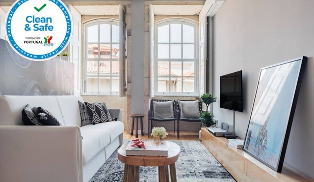 toc toc studio! ideal location! in Porto