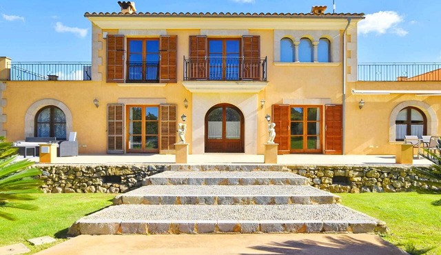 Tranquil Binissalem Country Home with Pool in Binissalem