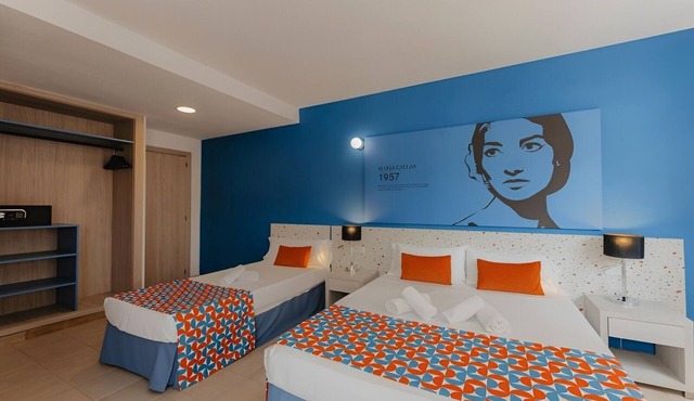 Tranquil Studio w/Kitchen for Families + Rooftop Outdoor Swimming Pool w/Bar in Palma