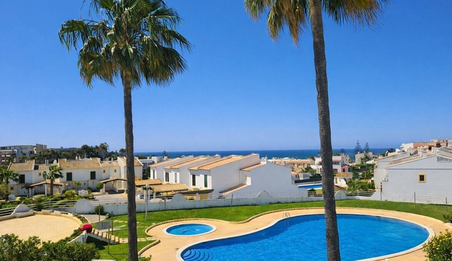 V2 Jardim da Oura, piscina, BBq, praia a 500m. in Albufeira