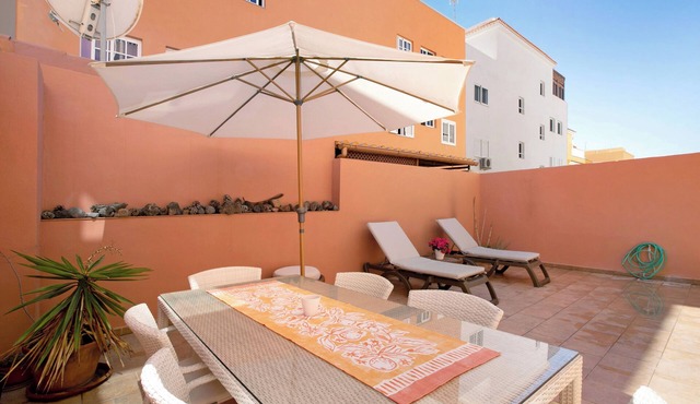Vacation Home "Casa Familia" close to the Sea with Terrace & Wi-Fi in Guia de Isora