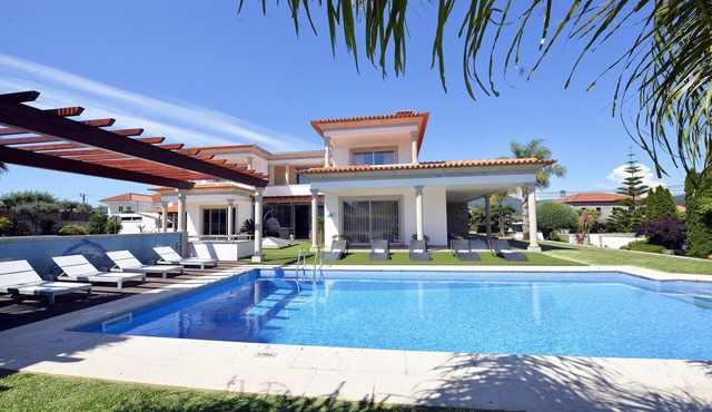Villa 320 Holiday Villa w/Pool, Jacuzzi and Tennis in Barcelos
