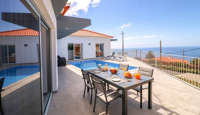 Villa Calhetascape by Villa Plus in Estreito da Calheta