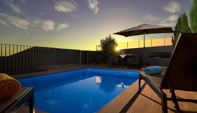 Villa da Silva (Heated Pool and Private Parking) in Calheta