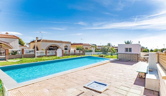 Villa 'Daniela' with Shared Pool, Wi-Fi and Air Conditioning in Almería