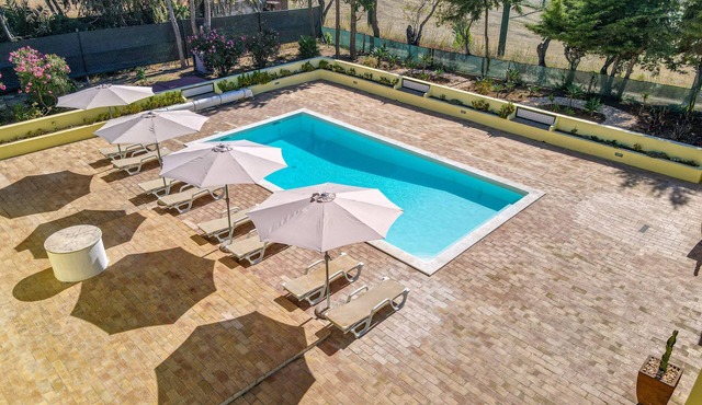 Villa Dean: Private Pool | For Families | AC & WI- in Lagos