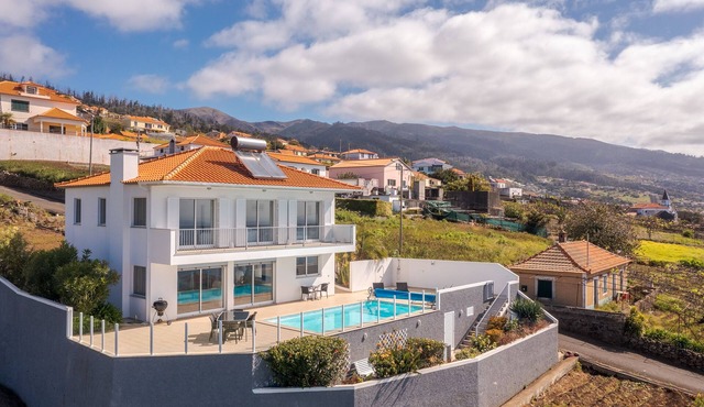 Villa ElDoMar Heated Pool and Barbecue in Estreito da Calheta