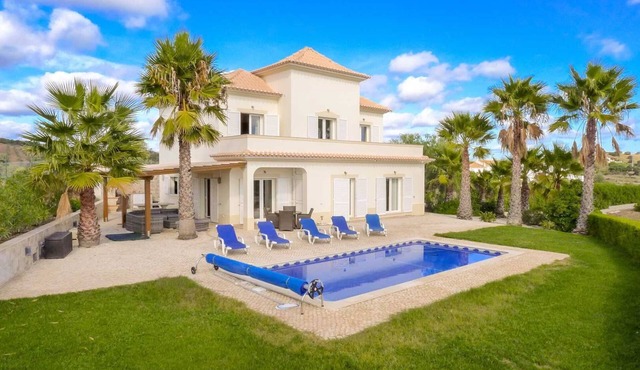 Villa Flora Martins, 4 bedrooms, pool and fantastic view in Vila Nova de Cacela