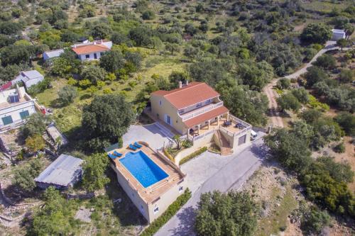 Villa Florencio by Algarve Holidays in Faro