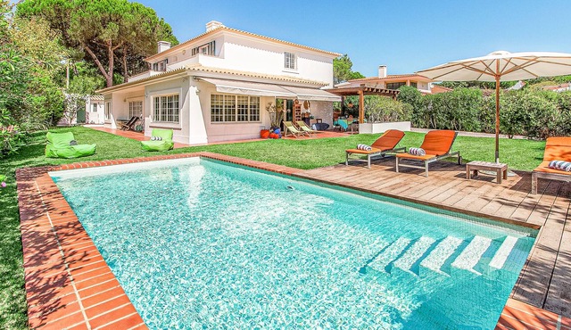 Villa for 12 persons with private pool, 600 meters from the beach in Colares
