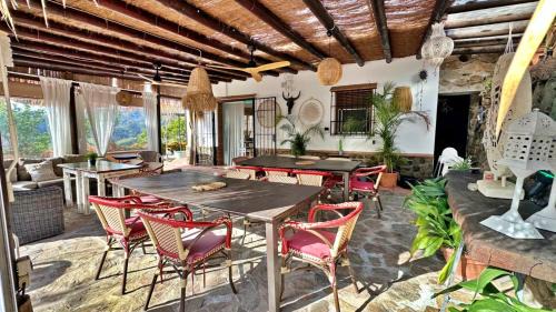 Villa Malaga con Jacuzzi Piscina vallada Barbacoa By AndaraHolidays in Sayalonga