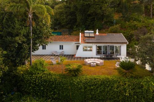 Villa Natural Oasis with panoramic view & bio-diverse 9 950m2 garden in Funchal