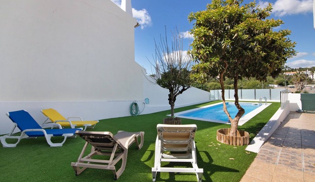Villa 'Neves' with Mountain View, Private Pool and Private Terrace in Albufeira