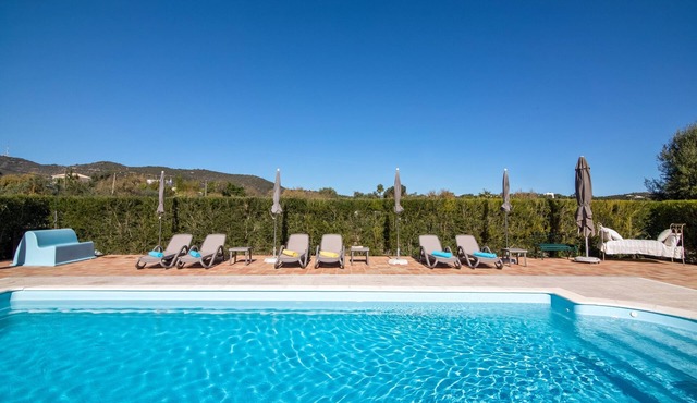 Villa 'Oliva AL' with Nature Views, Pool, Garden, Terrace, Wi-Fi & AC in Moncarapacho