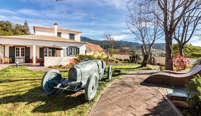 Villa "Retiro" with Mountain View, Private Pool & Wi-Fi in Canhas