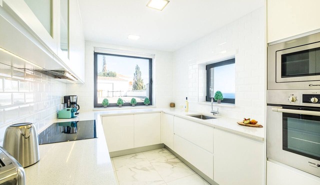 Villa w/Pool & BBQ near Albufeira Marina in Albufeira