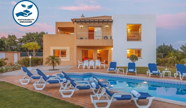 Villa with heatable saltwater pool in Galé in Albufeira