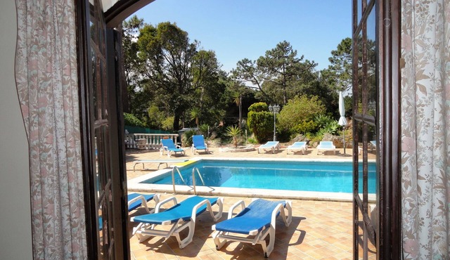Villa with heated Pool, for 12 adults, near the Beach, Sintra area, Lisbon Coast in Colares