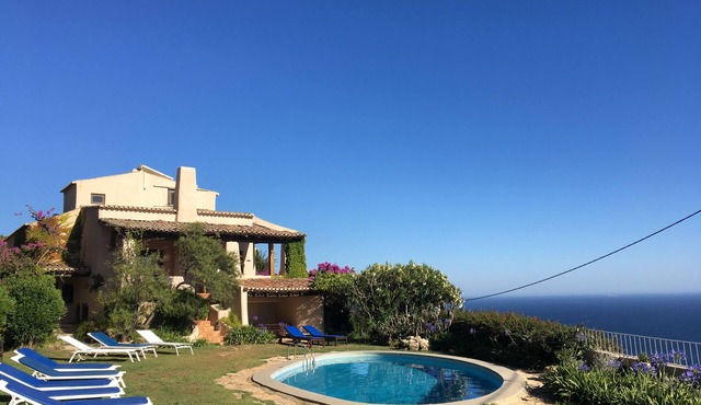 Villa with Pool and Dominant Seaview in Sesimbra (AL) in Sesimbra