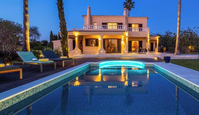 Villa with private pool and BBQ in Galé in Albufeira