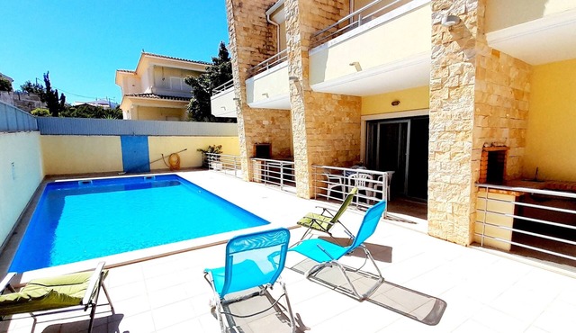 Villa Zefa by Urban Hypotenuse in Olhos de Água
