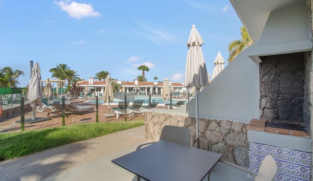 'Vista' with Shared Pool, Wi-Fi and Air Conditioning in Maspalomas