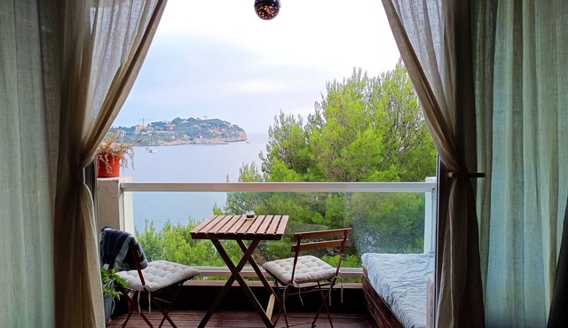 Waterfront Beach House in Rotes Velles