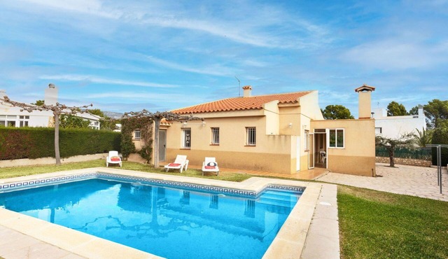 Wonderful private villa for 8 people with WIFI, private pool, A/C, TV, patio and pets allowed in L'almadrava