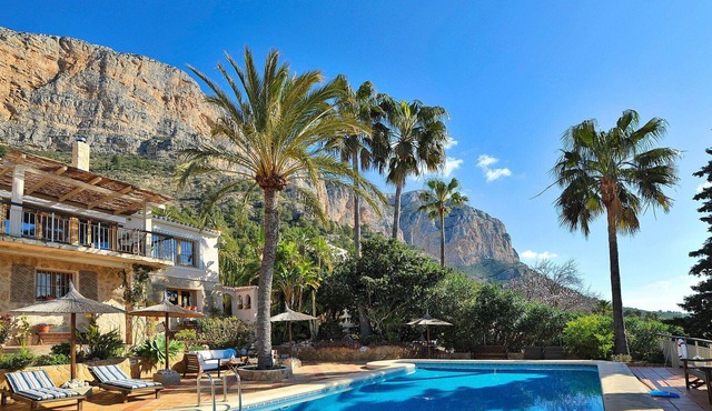 Wonderful private villa for 4 people with A/C, private pool, WIFI, TV, patio and panoramic view in Denia
