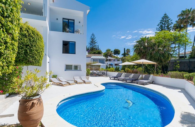 300 m² Villa ∙ 5 bedrooms ∙ 10 guests in Las Chapas