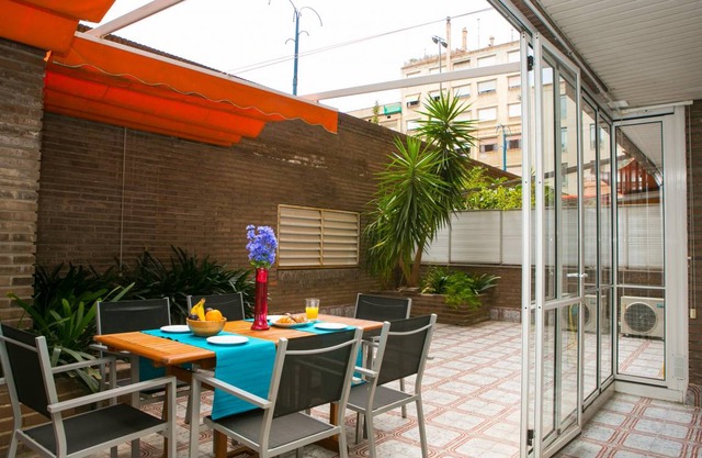 80 m² Apartment ∙ 5 guests in Dreta de l'Eixample