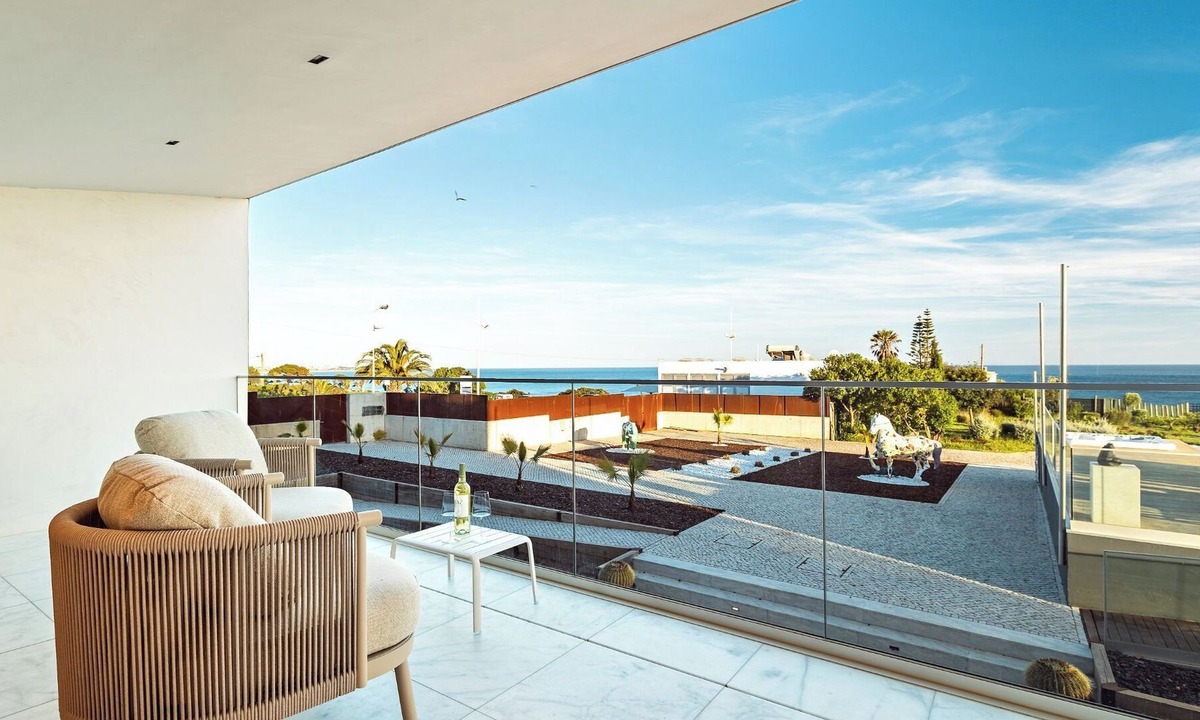 Alporchinhos Apartment | Oceanfront Luxury Apartment in Porches Algarve near Senhora da Rocha