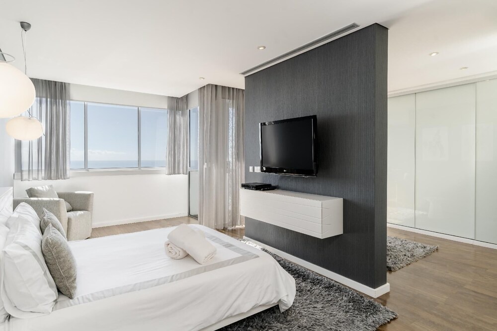 Photo of Bedroom in Garajau