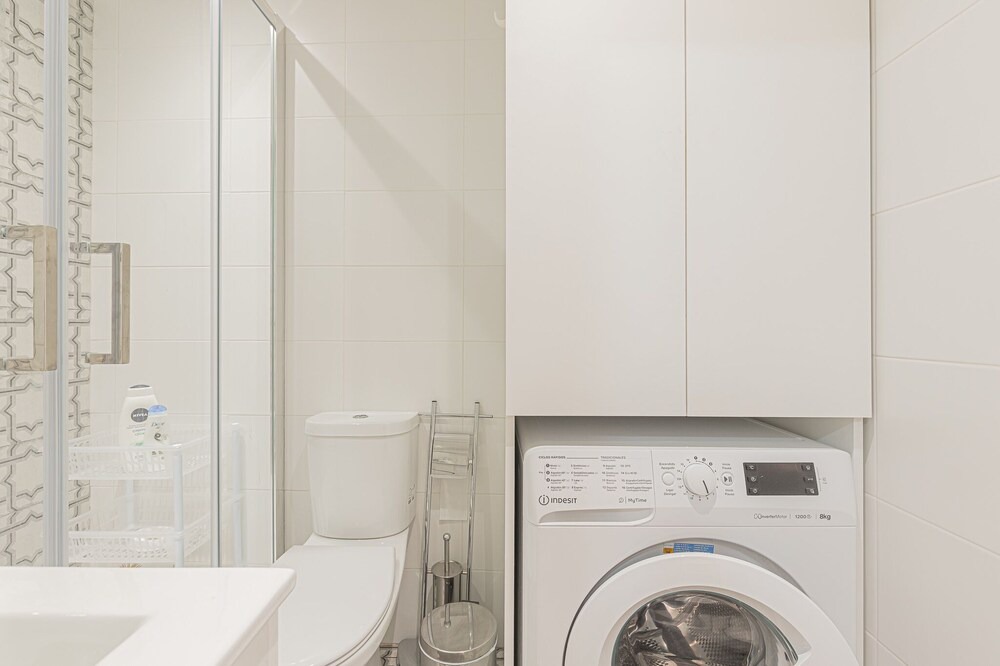 Photo of Bathroom in Linda-a-Velha