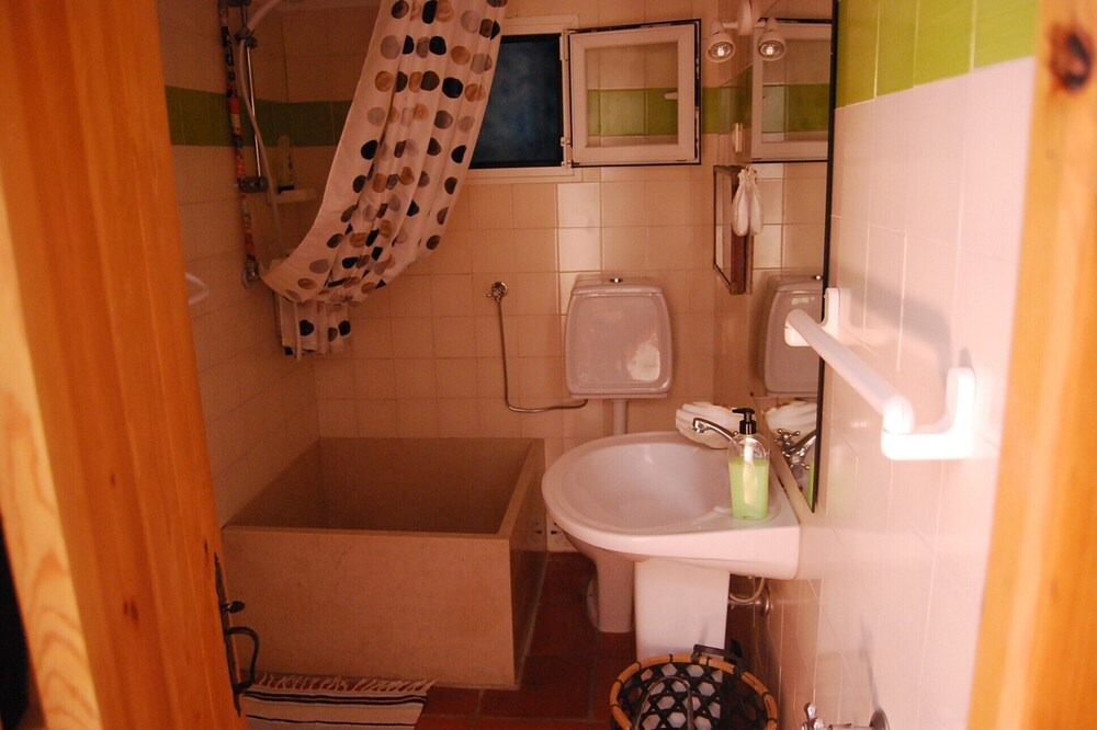 Photo of Bathroom in Almocageme
