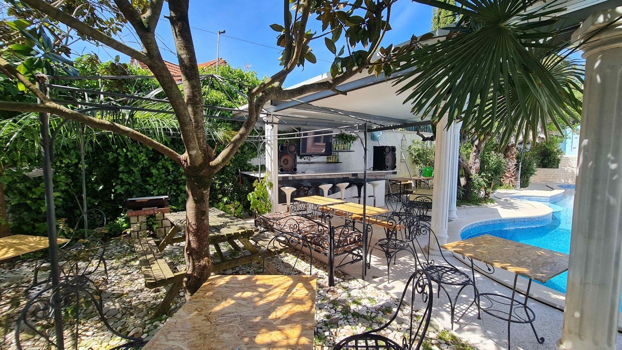 Photo of Outdoor in Arnal