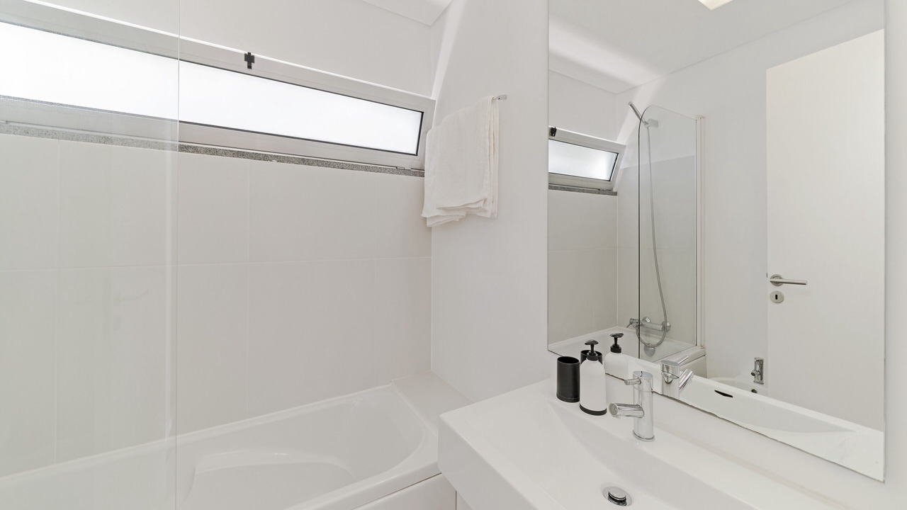 Photo of Bathroom in Garajau