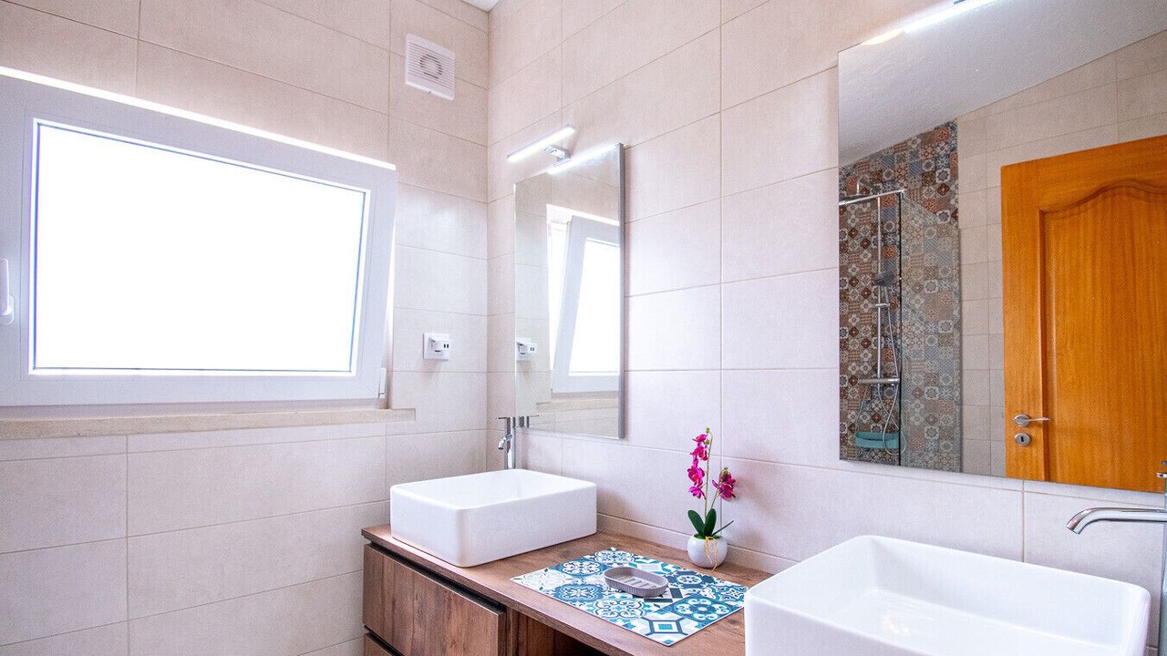 Photo of Bathroom in Lagoa e Carvoeiro