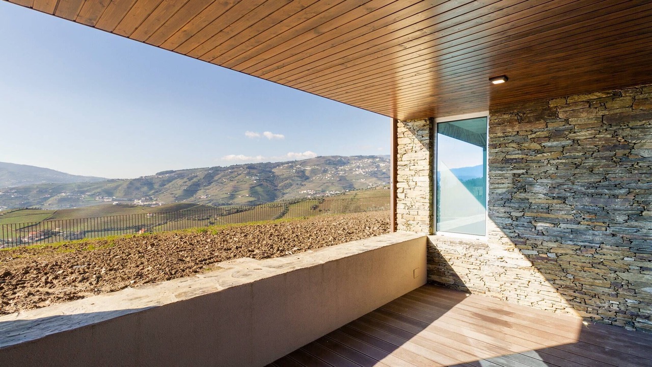 Photo of Patio Balcony in Santa Marta de Penaguiao