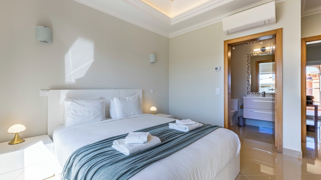 Photo of Bedroom in Atalaia