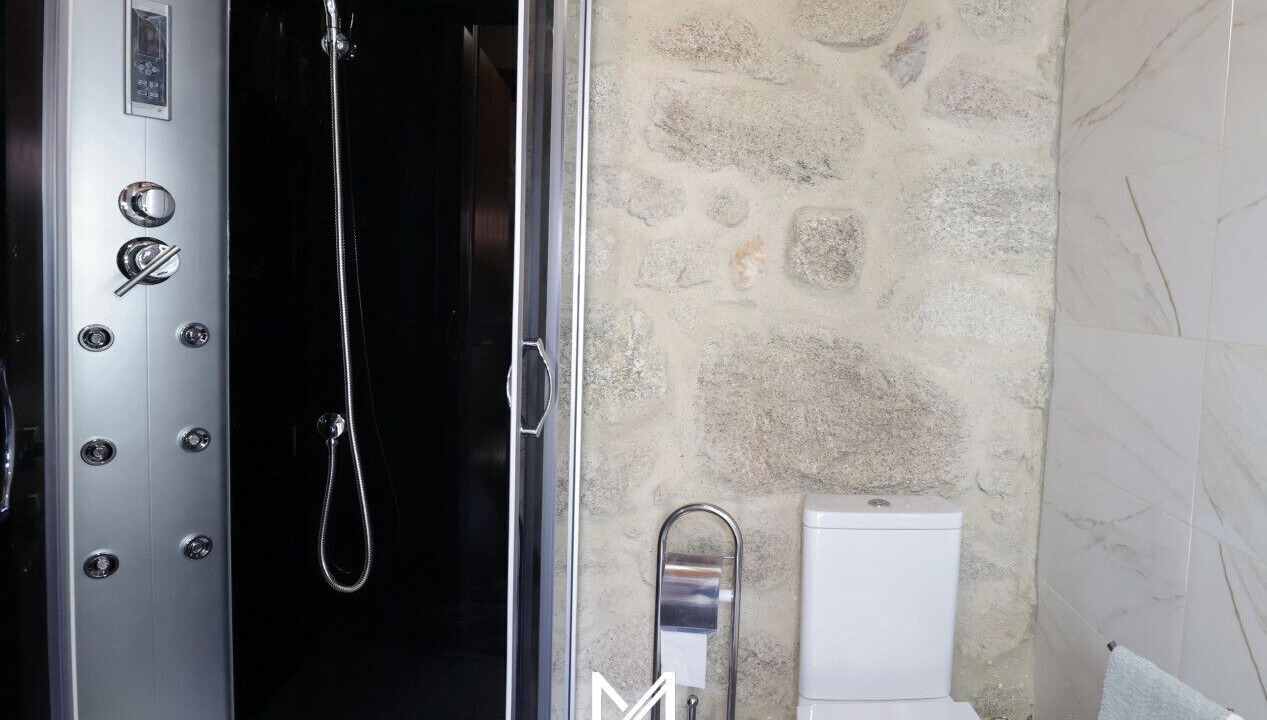 Photo of Bathroom in Tondela