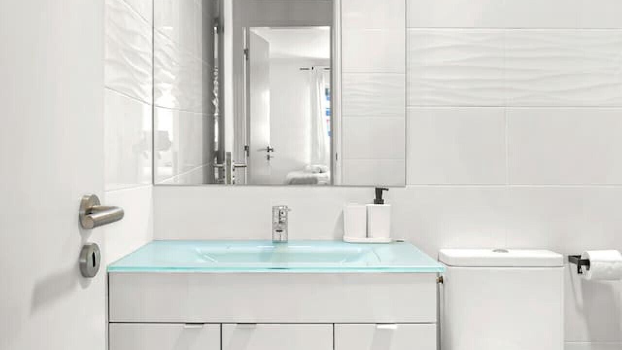Photo of Bathroom in Linda-a-Velha
