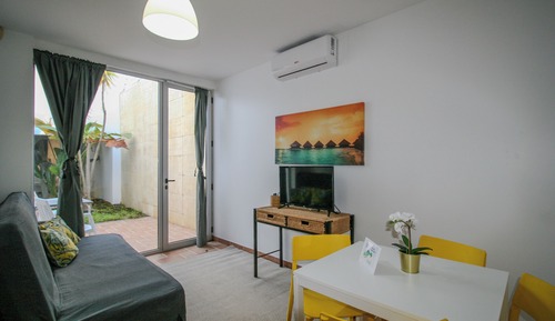 Family Studio (E2)