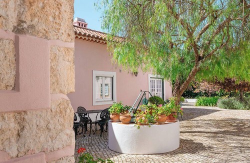 Curvaceiras Grandes House | Casa da Avó Genoveva