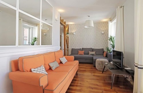 Sacramento Apartment | Duque Chiado, close to Rossio and Castle views