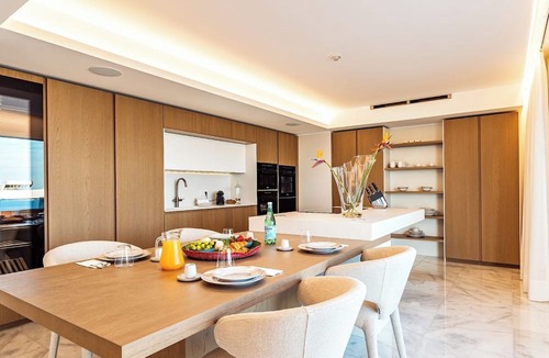 Alporchinhos Apartment | Oceanfront Luxury Apartment in Porches Algarve near Senhora da Rocha