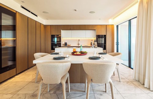 Alporchinhos Apartment | Luxury Coastal Duplex in Porches Algarve near Senhora da Rocha