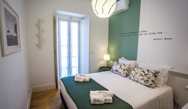 Bright traditional apartment with balcony - Flat 1 in Lisboa